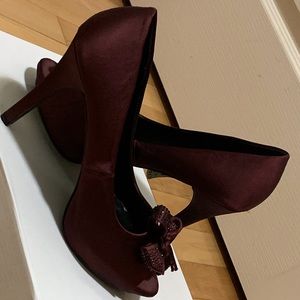 La Chateau Red Heels